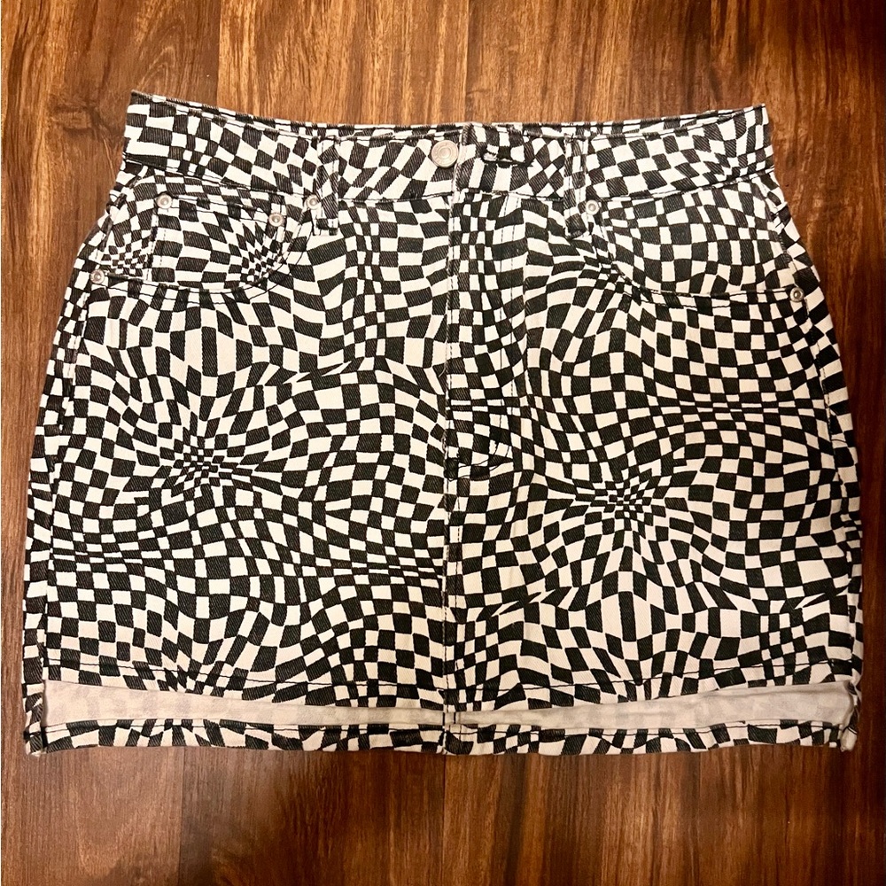 VICI Monochrome Mini Skirt - Picture 7 of 7